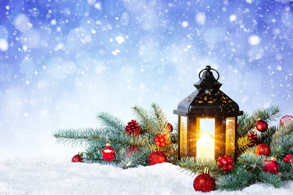 Christmas Lantern On Snow With Fir Branch and Baubles. Winter Decoration Background — 스톡 사진