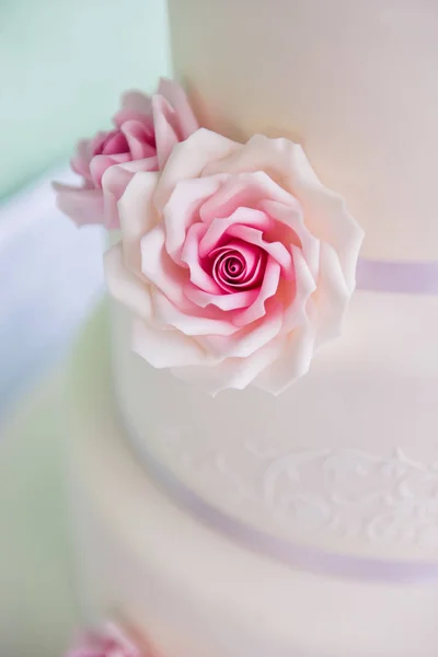 Rosas de pastel de boda —  Fotos de Stock