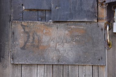 Ahırda eski kapı