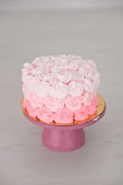 Segundo cumpleaños romper el pastel — Foto de Stock
