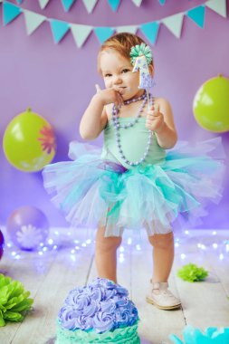 ilk doğum günü portreleri ile şut kek