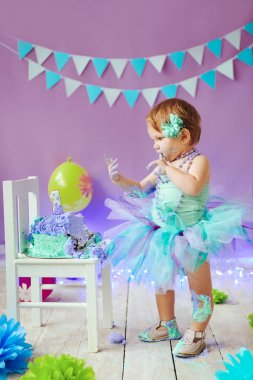 ilk doğum günü portreleri ile şut kek