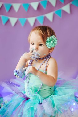 ilk doğum günü portreleri ile şut kek