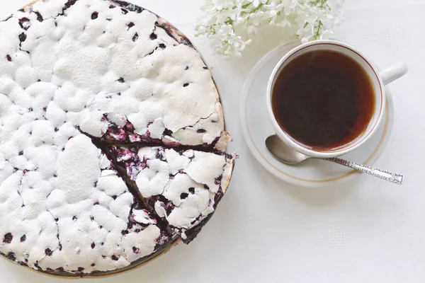 ev yapımı pişirme kek, krepteki çay ile