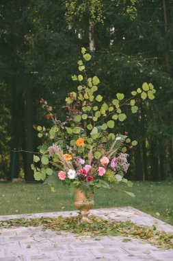 Düğün dekor iki büyük vazo stand yerde