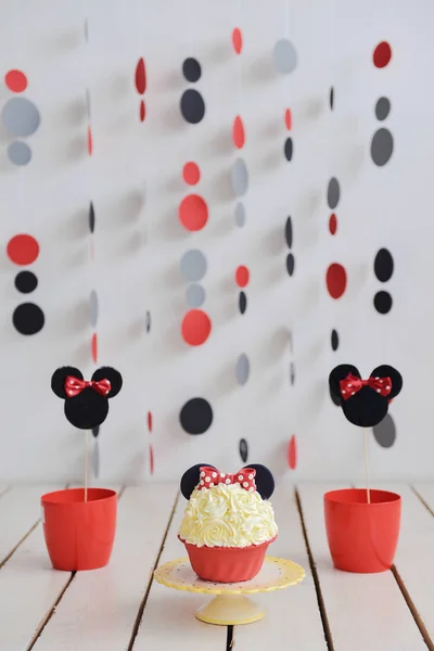 Smash the Cake Birthday Decor Mickey Mouse — стоковое фото