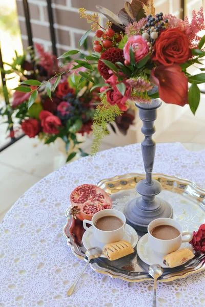 秋季婚礼静物。晨早咖啡。装饰插花 — 图库照片