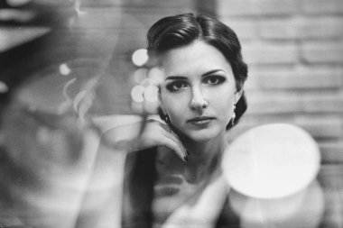 retro tarzı kapalı güzel kadın