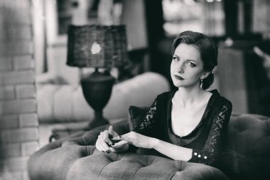 retro tarzı kapalı güzel kadın