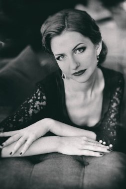 retro tarzı kapalı güzel kadın