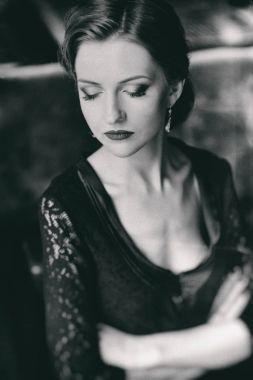 retro tarzı kapalı güzel kadın