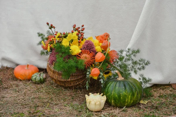 Autumnal floristic decor on the street wedding table setting — Stock Photo, Image