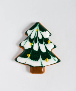 Noel ev yapımı gingerbread çerezleri, yeni yıl hediye izole,