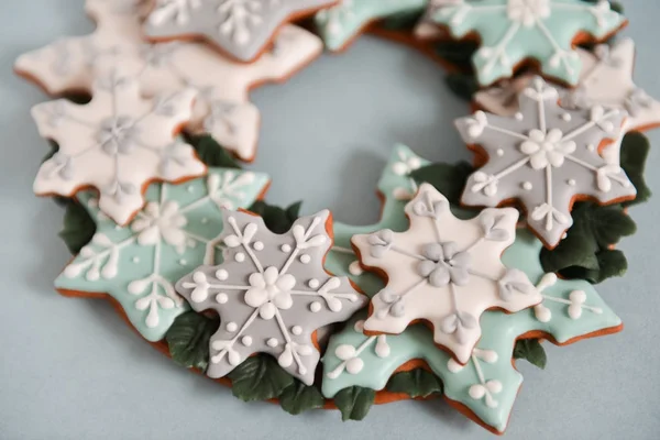 Noel çelenk çerezler ile. Yeni yıl hediye gingerbread