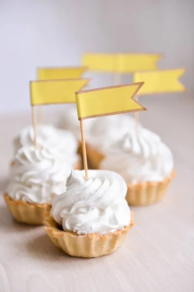 Decoración para la fiesta de cumpleaños de la barra de caramelo, pasteles — Foto de Stock