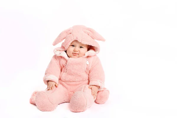 Дитина в зимовому костюмі кролик для холодного одягу — стокове фото