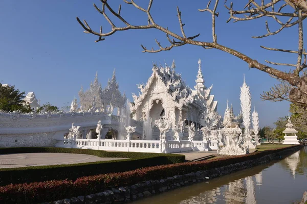 Wat Rong Khun, witte tempel in Thailand — Stockfoto