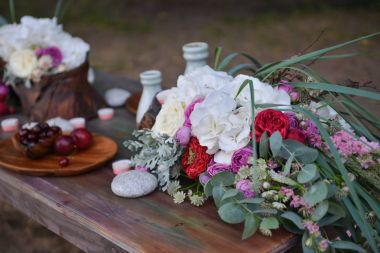 çiçek düğün dekor tarzı bir boho