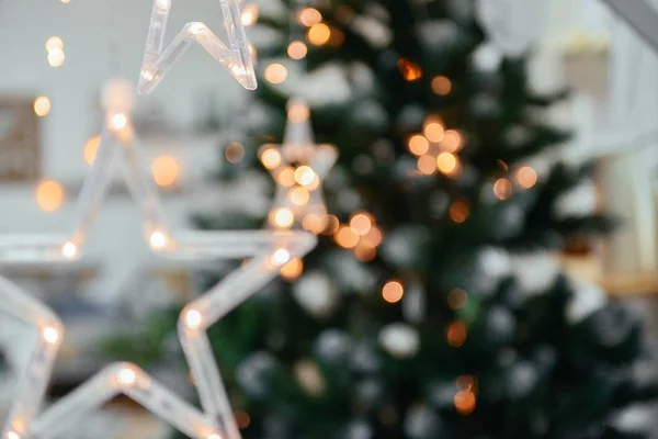 Fondo de Año Nuevo con estrellas en el fondo de un árbol de Navidad —  Fotos de Stock