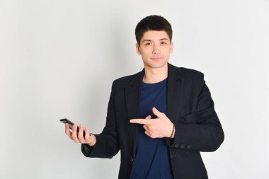 dostum, öğrenci veya duygusal bir telefon ile poz freelancer ceket,