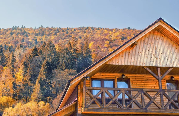 Montañas Los Cárpatos Otoño Con Una Casa Madera Colorido Paisaje — Foto de Stock