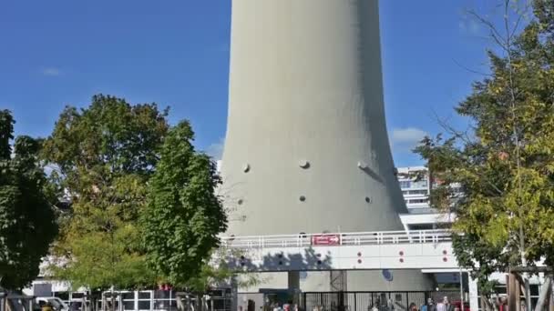 De toren Fernsehturm — Stockvideo