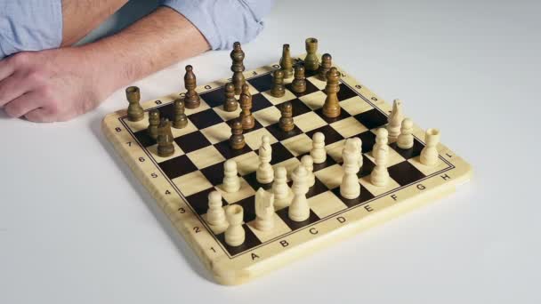 Een schaakspel — Stockvideo