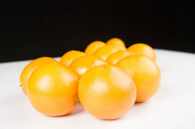 Biraz portakal meyveler