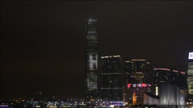 Geceleri gökdelenler