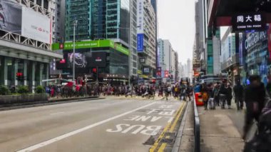 Hong Kong trafikte. Zaman atlamalı