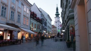 bir sokak eski şehirde şehir merkezinde, Bratislava, Slovakya