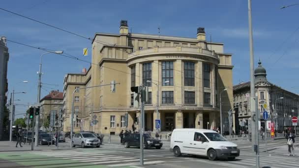 El edificio de la Universidad en Bratislava — Vídeos de Stock