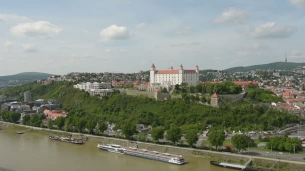 Het kasteel van Bratislava — Stockvideo