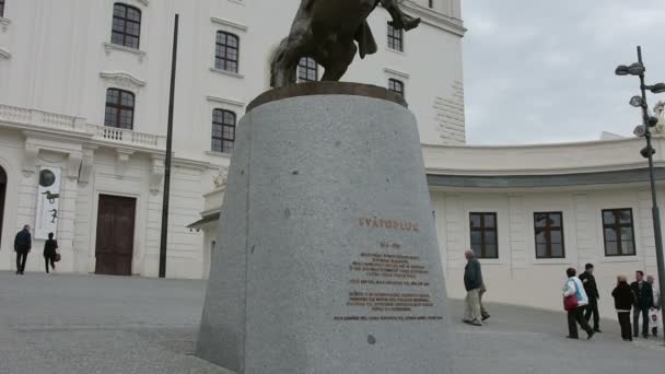 Άγαλμα του Svatopluk σε Μπρατισλάβα — Αρχείο Βίντεο