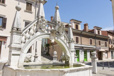  Da Ponte fountain in Koper
