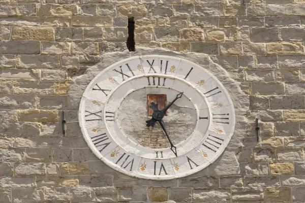 Vieille horloge à Koper, Slkovenia — Photo