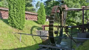  Romanya'da Nehri üzerinde eski bir değirmen