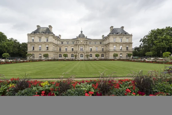 Luxembourg palace in Paris — Stock Photo, Image