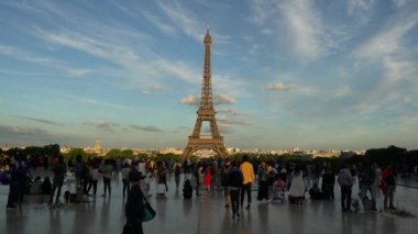 Paris 'teki Eyfel Kulesi