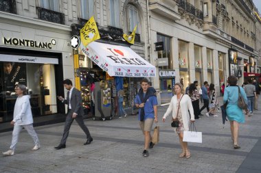 Paris'te Hatıra Eşyası