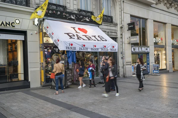 Paris'te Hatıra Eşyası