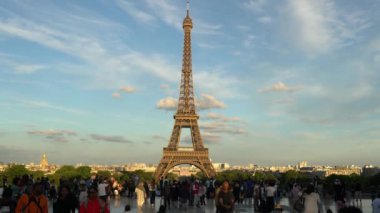 Paris 'teki Eyfel Kulesi