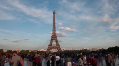 Paris 'teki Eyfel Kulesi