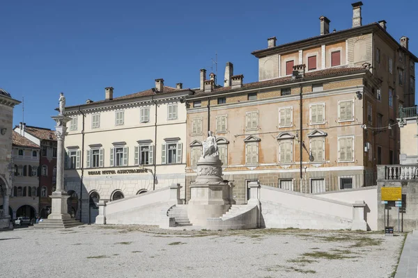 Udine meydanda Libertry