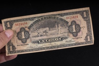 Bir eski El Salvador banknot
