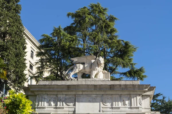 Velencei oroszlán szobor Udine — Stock Fotó