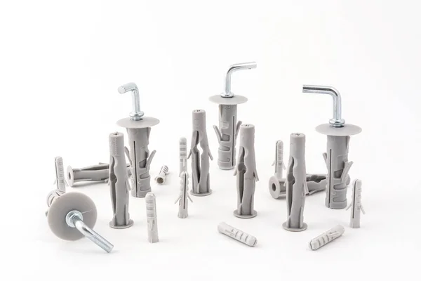 plastik duvar fişleri ile metal klipleri