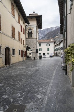 17 Kasım 2017. Venzone, Friuli, İtalya içinde tarihi kent sokaklarında görünümünü