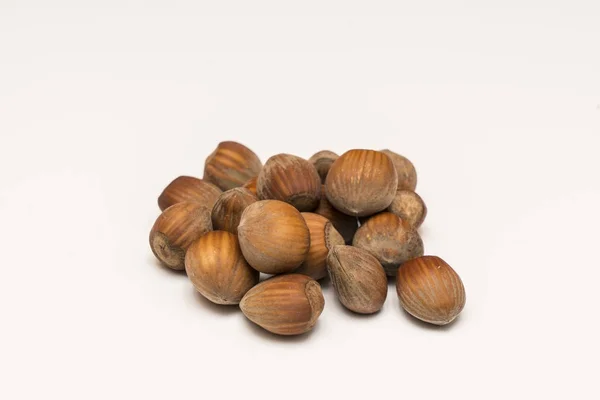 Hazelnuts Белом Фоне — стоковое фото