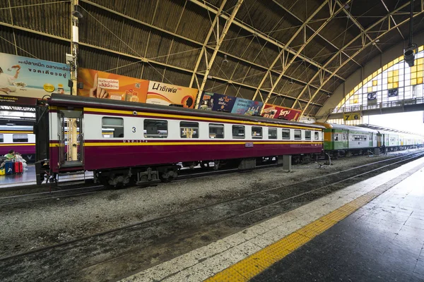 Bangkok Thailandia Gennaio 2018 Piattaforme Ferroviarie Alla Stazione Ferroviaria Hualamphong — Foto Stock